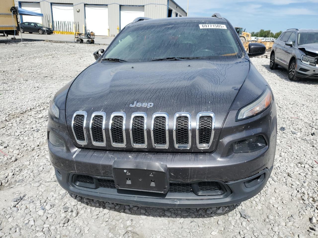 2016 Jeep Cherokee Latitude - Image 5