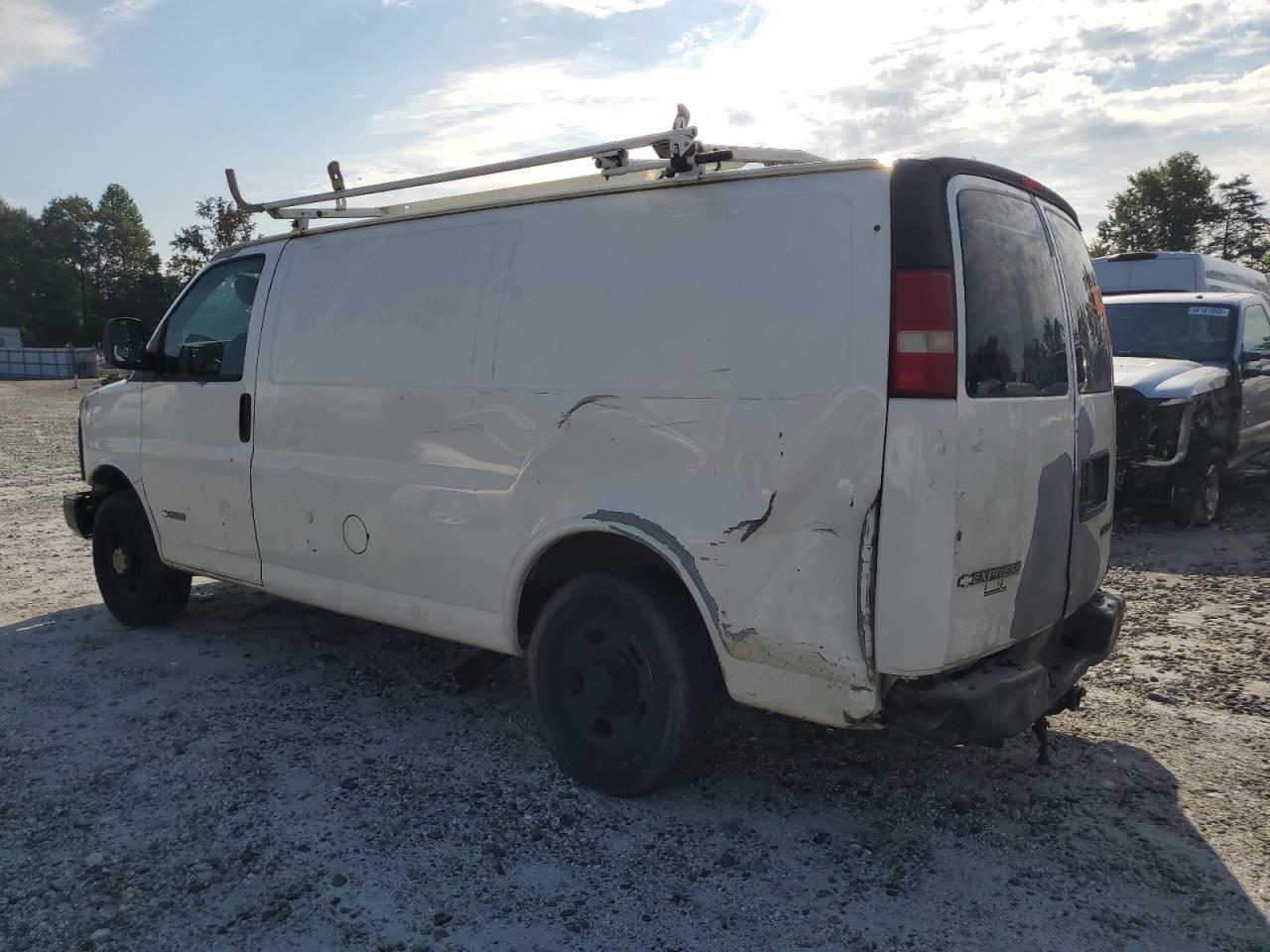 2006 Chevrolet Express G2500 - Image 2