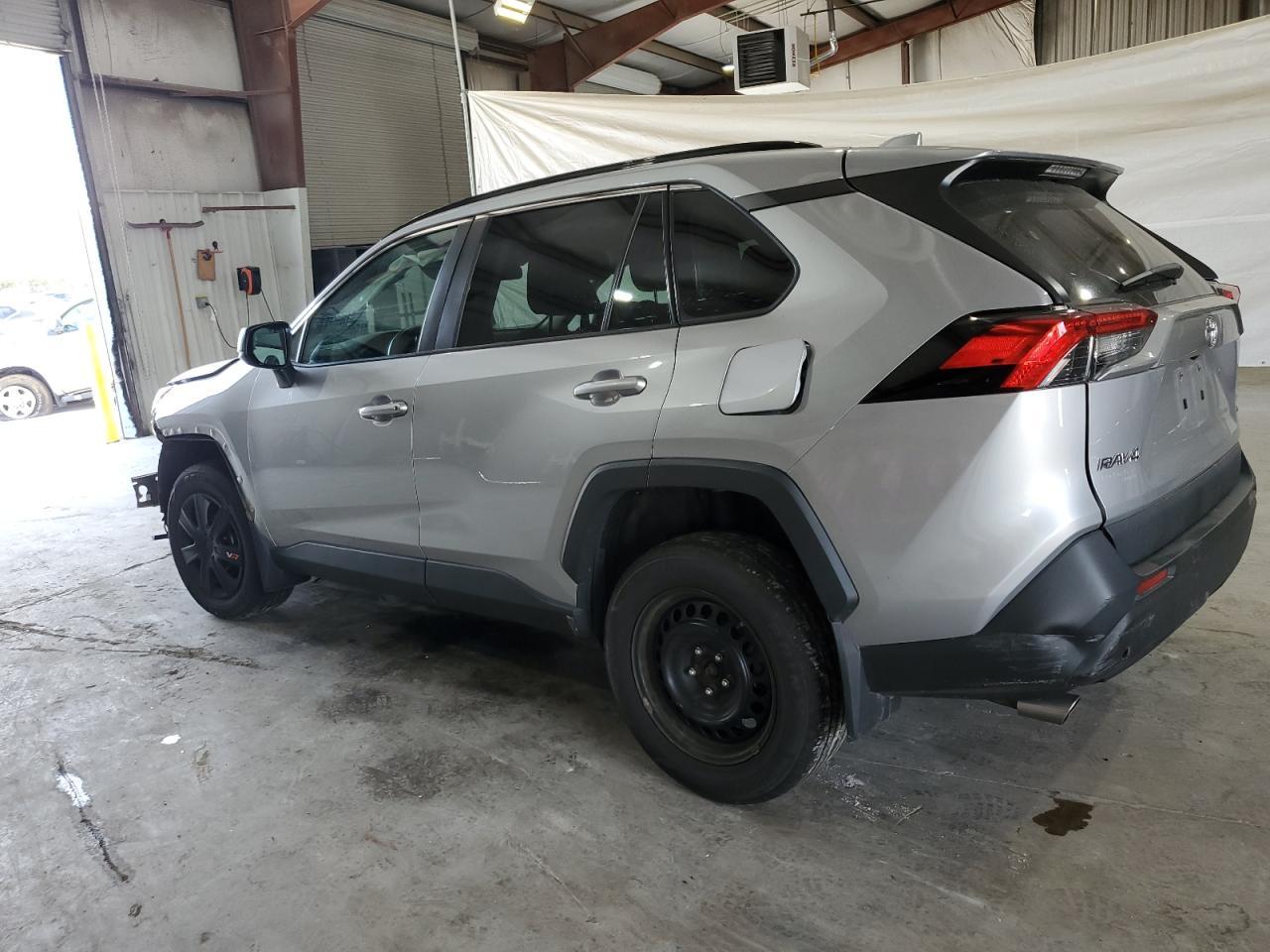 2021 Toyota Rav4 Le - Фото 2