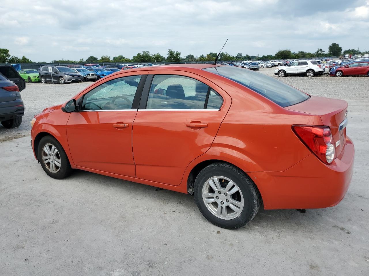 2013 Chevrolet Sonic Lt - Фото 2