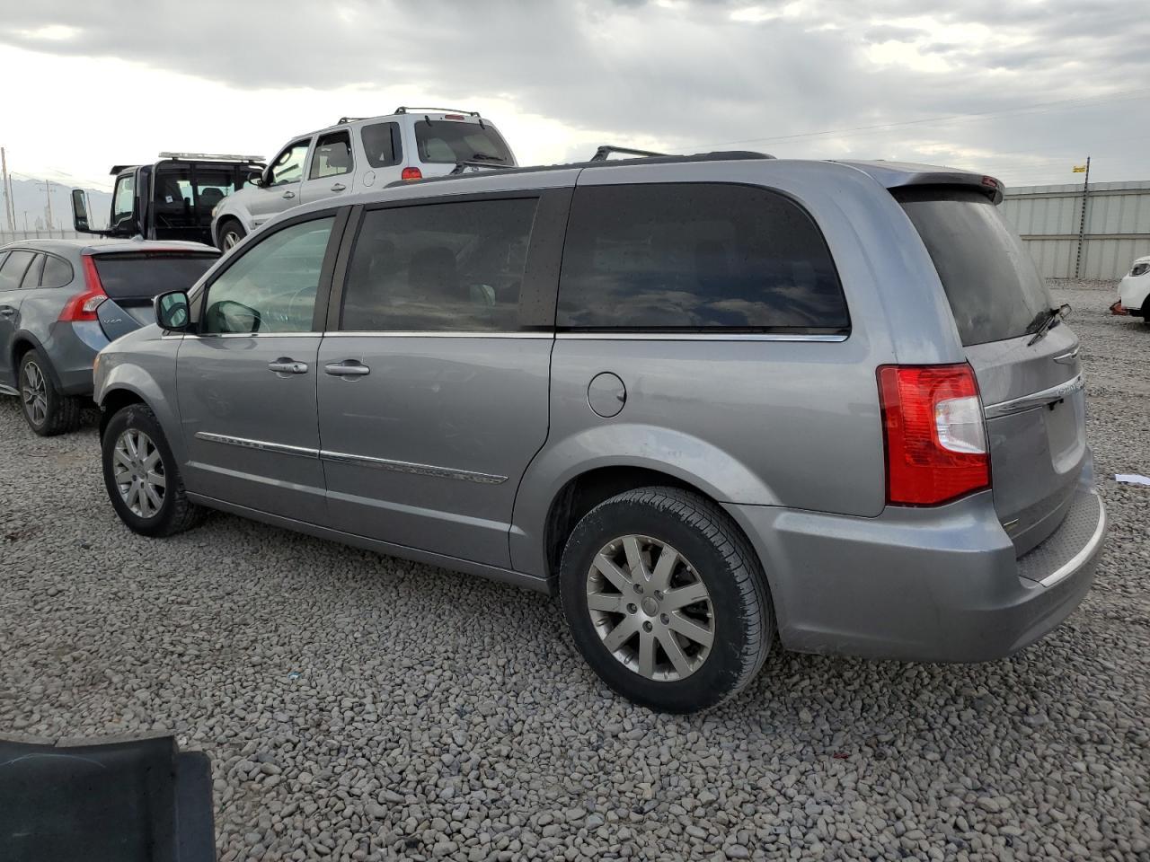 2016 Chrysler Town & Country Touring - Фото 2