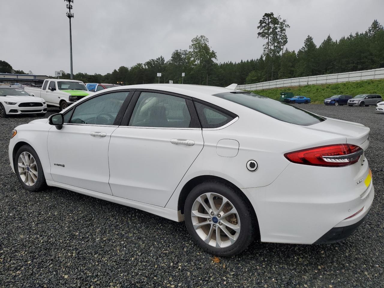 2019 Ford Fusion Se - Image 2