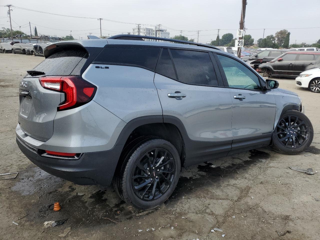2024 GMC Terrain Sle - Image 3