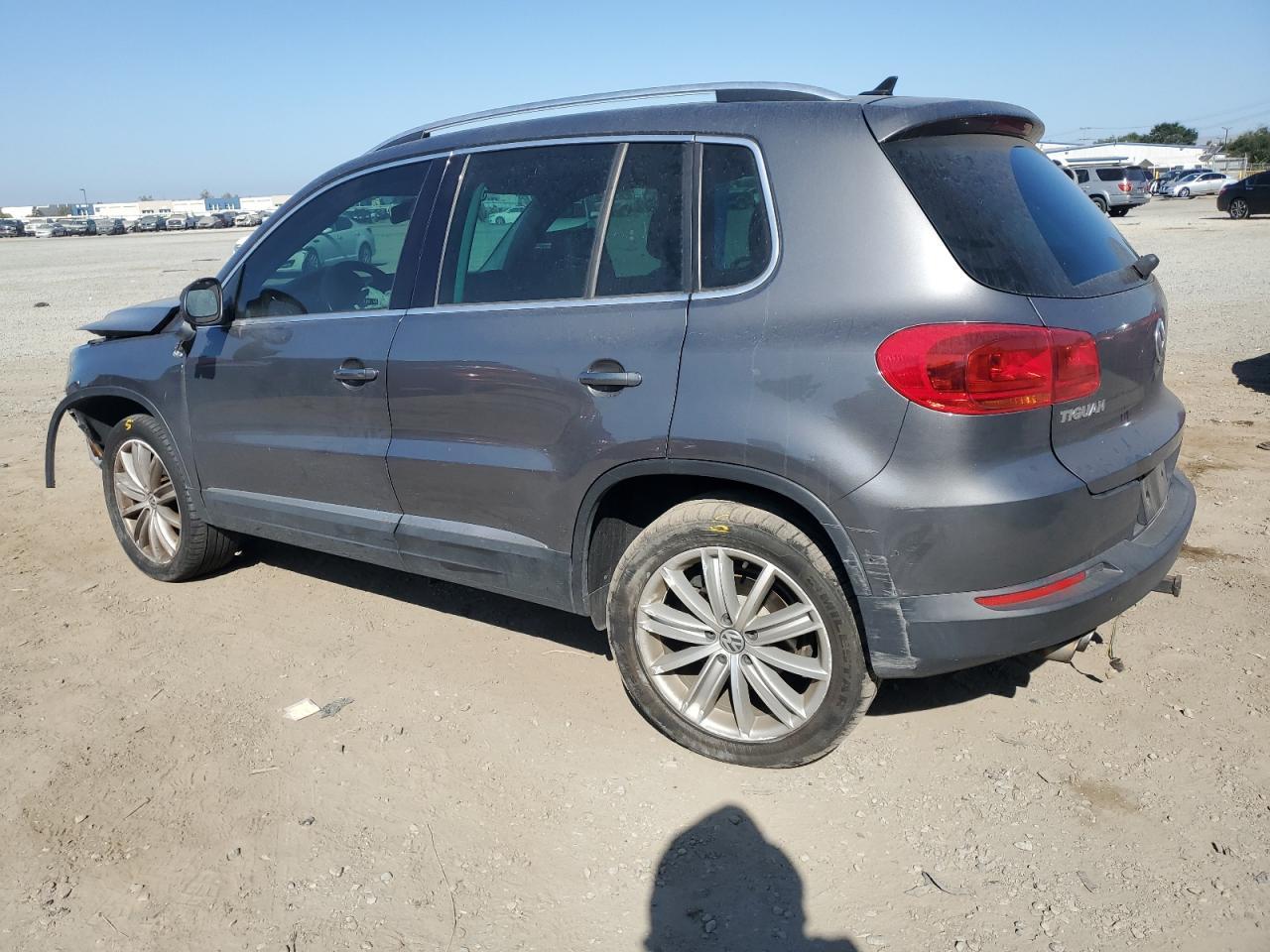 2015 Volkswagen Tiguan S - Фото 2