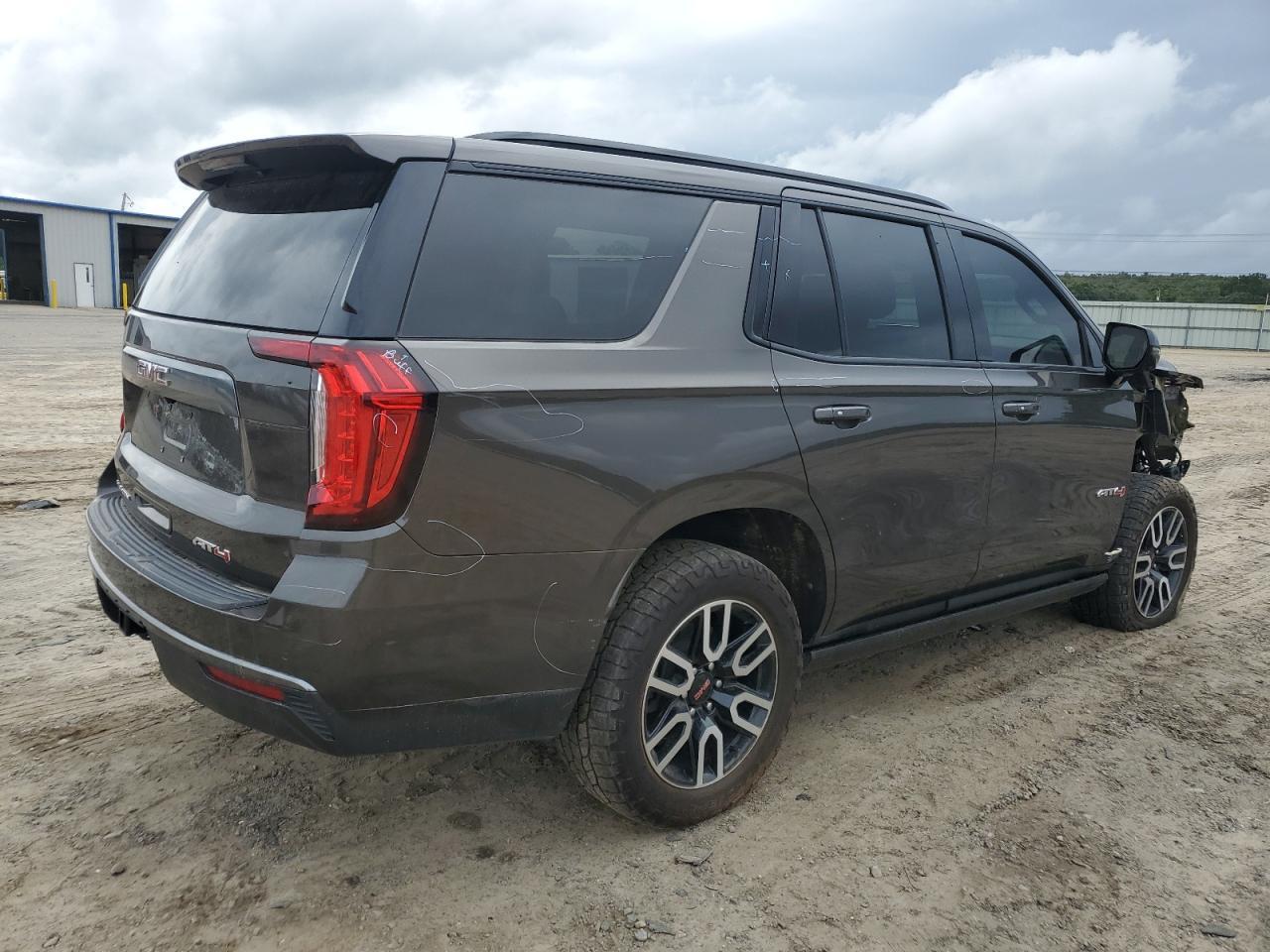 2021 GMC Yukon At4 - Фото 3