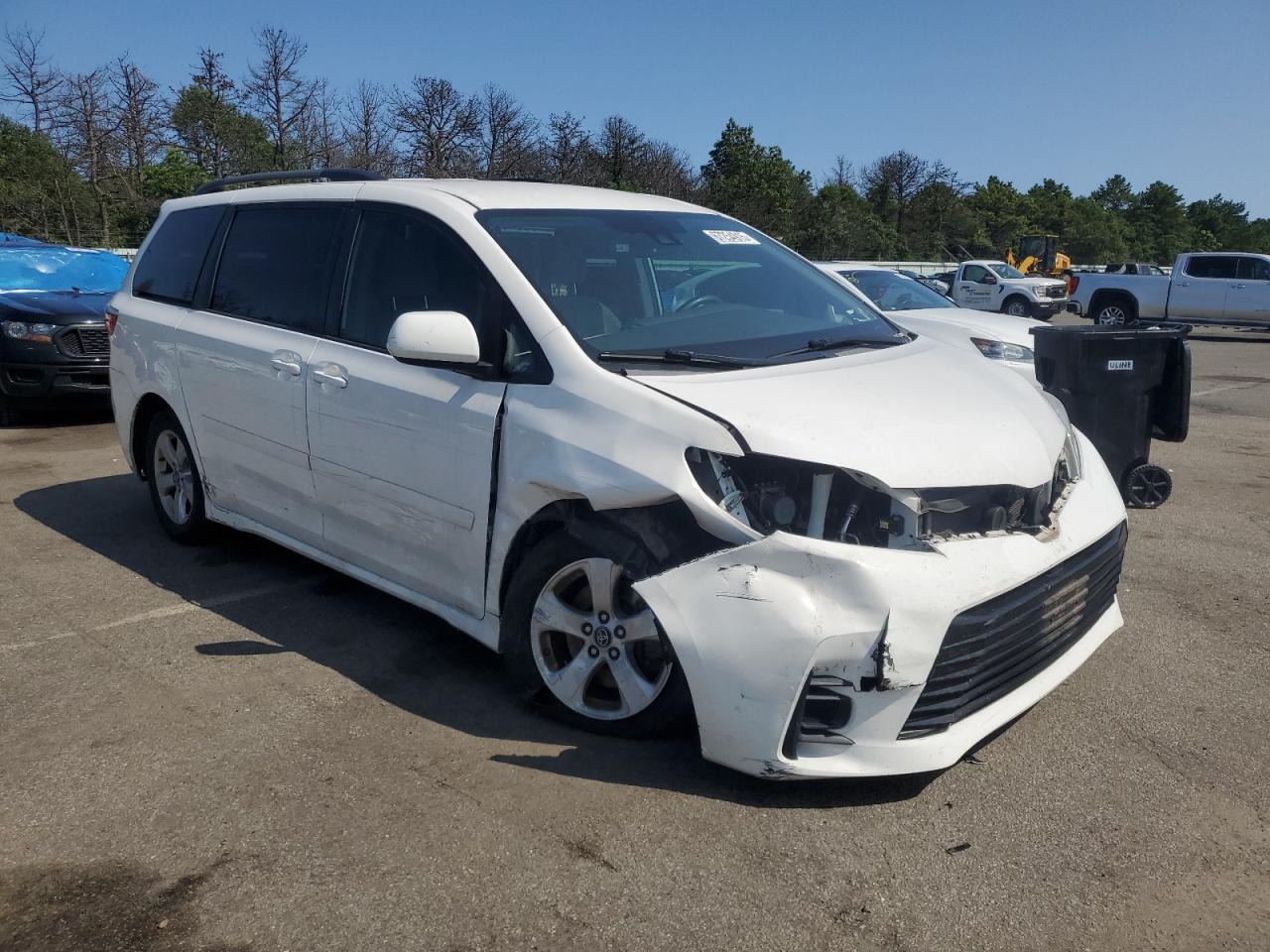 2019 Toyota Sienna Le - Фото 4