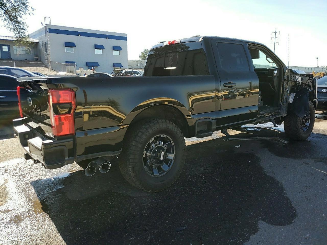 2023 Ford F250 Super Duty - Фото 3