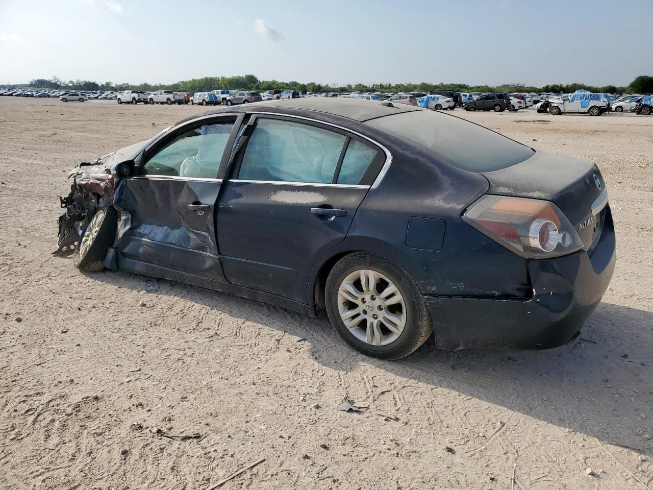 2010 Nissan Altima Base - Image 2