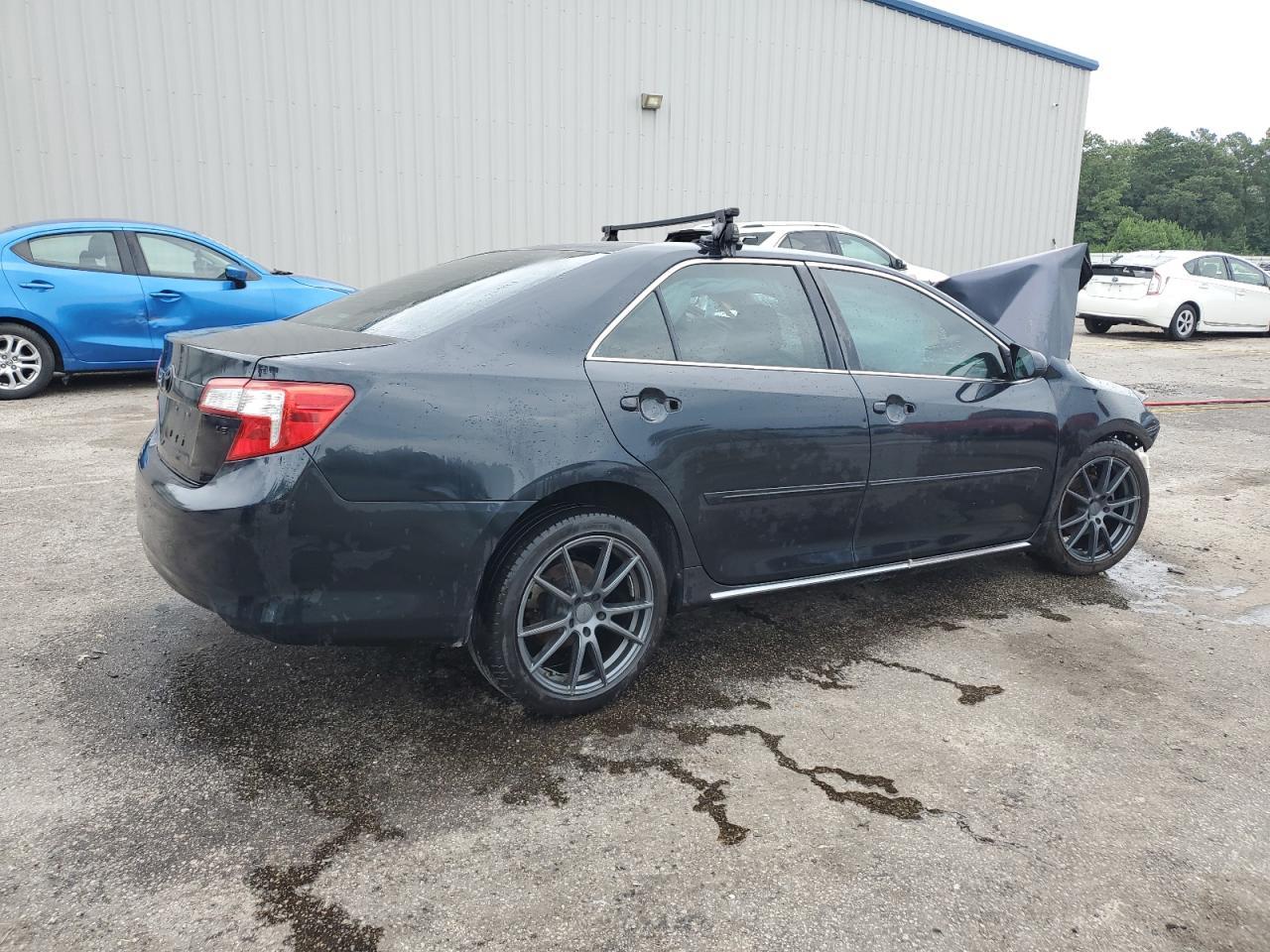 2012 Toyota Camry Base - Фото 3