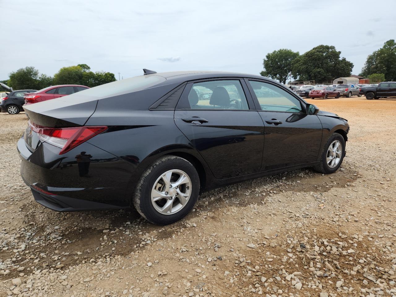 2023 Hyundai Elantra Se - Image 3