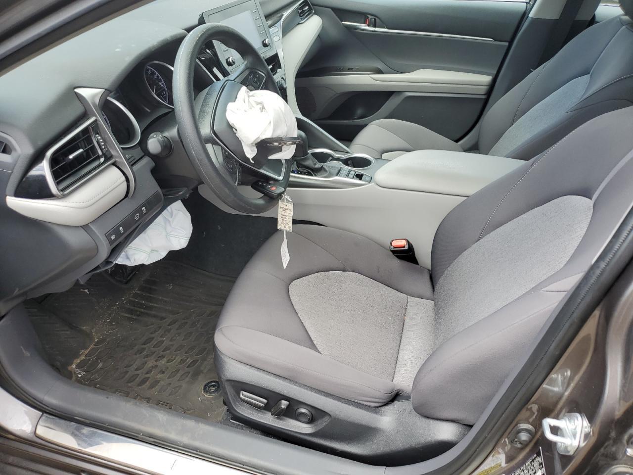 2022 Toyota Camry Le - Фото 7