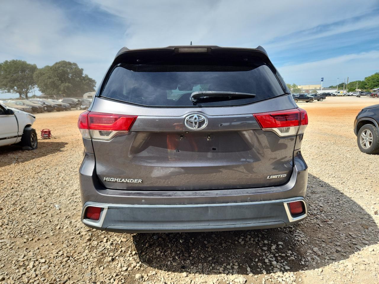 2017 Toyota Highlander Limited - Image 6