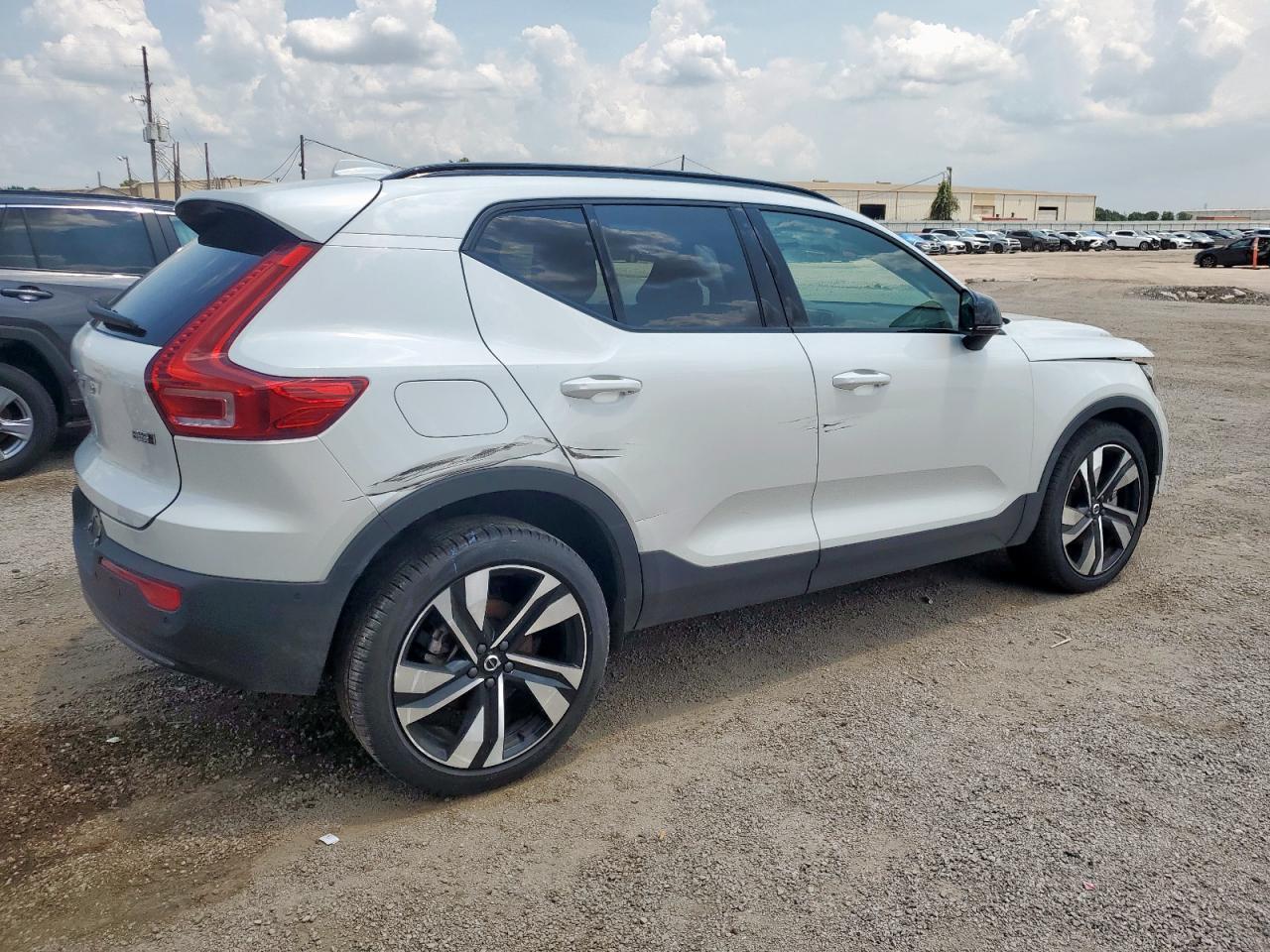 2025 Volvo Xc40 Plus - Image 3