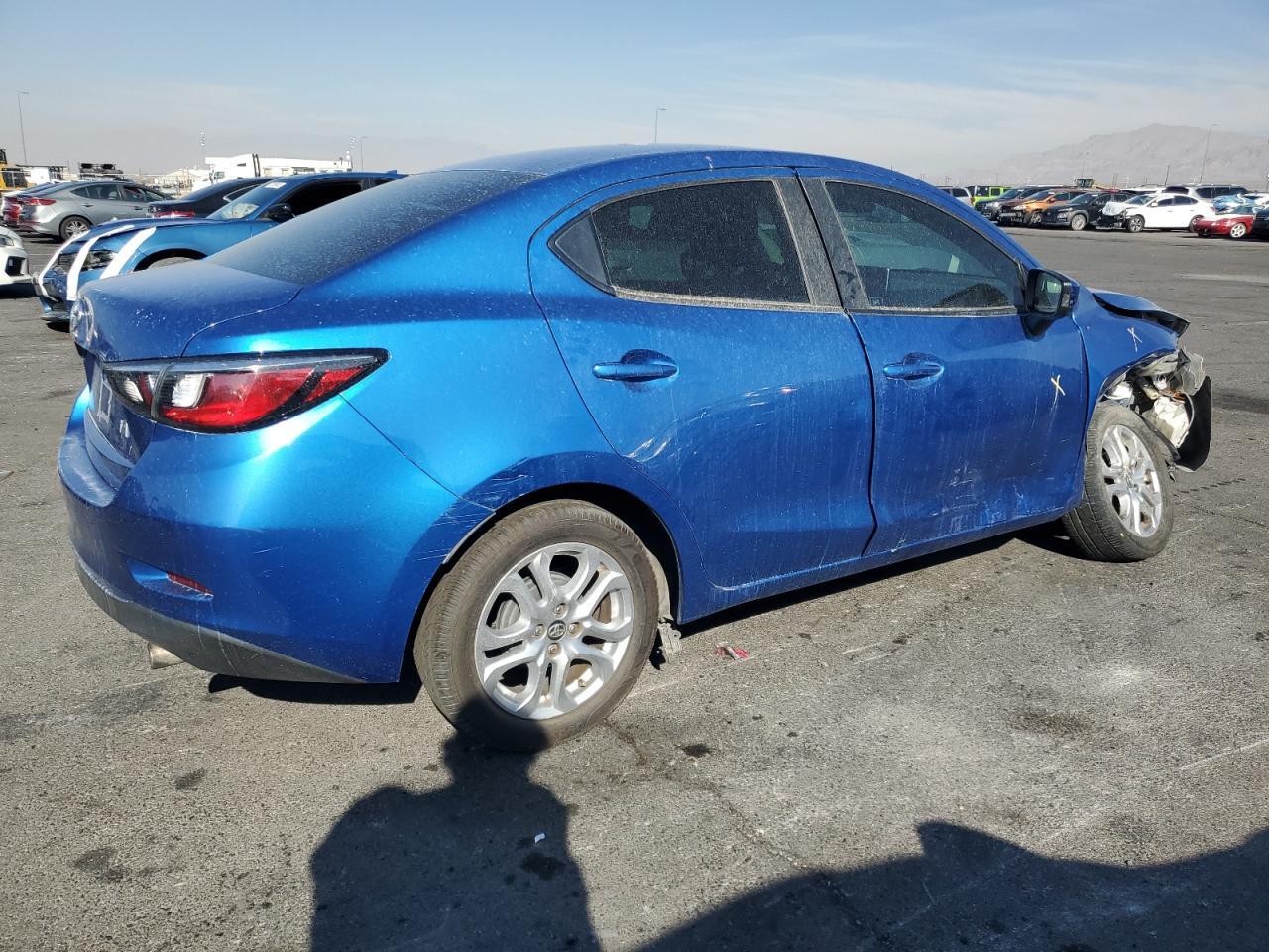 2017 Toyota Yaris Ia - Фото 3