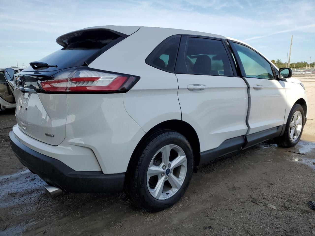 2020 Ford Edge Se - Image 3