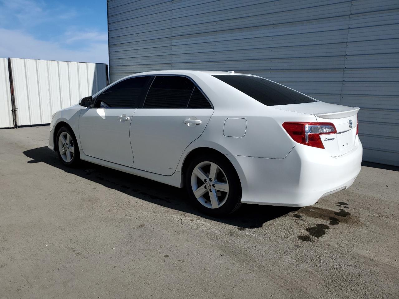 2013 Toyota Camry L - Фото 2
