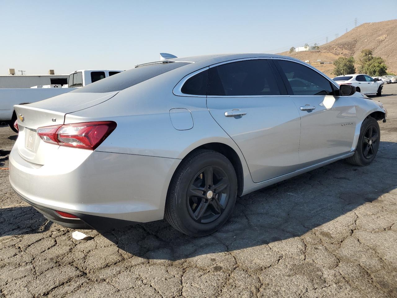 2022 Chevrolet Malibu Lt - Image 3