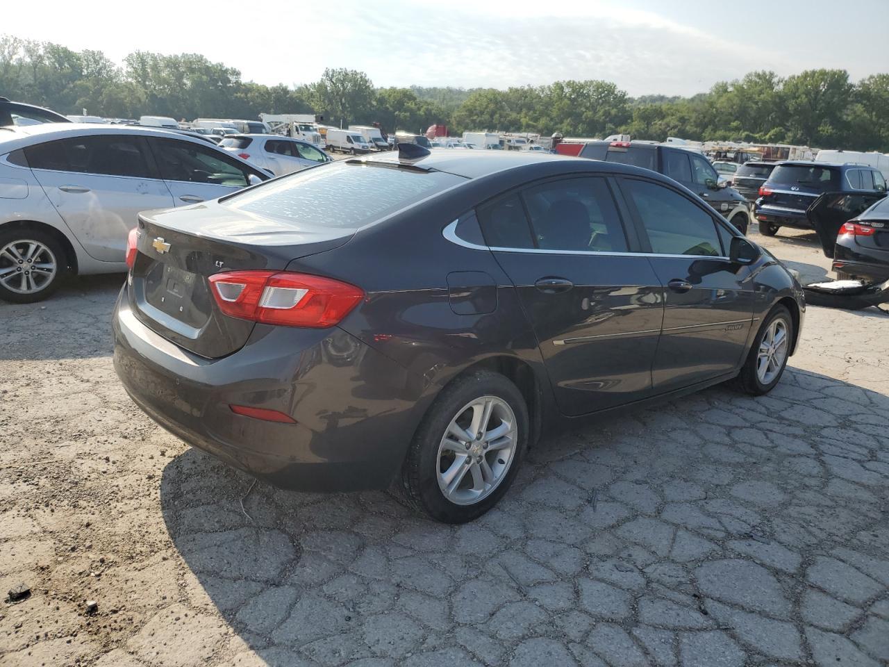 2017 Chevrolet Cruze Lt - Image 3