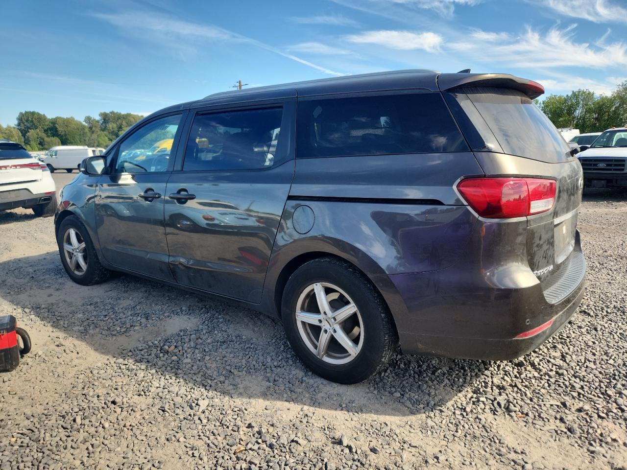 2016 Kia Sedona Lx - Image 2