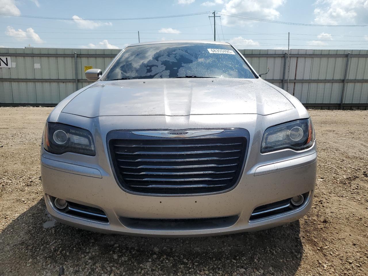 2014 Chrysler 300 S - Image 5