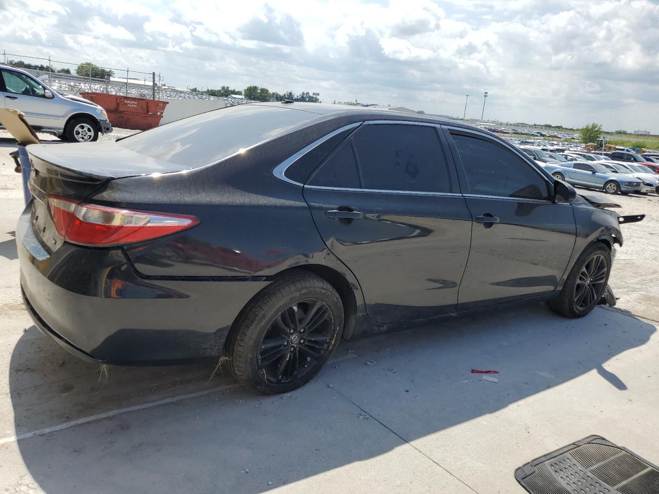 2017 Toyota Camry Le - Фото 3