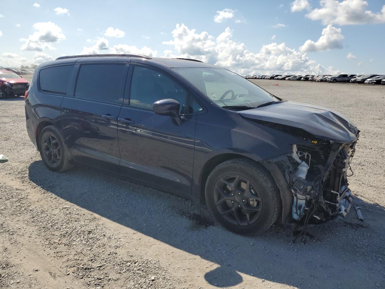 2020 Chrysler Pacifica Touring L Plus - Фото 4