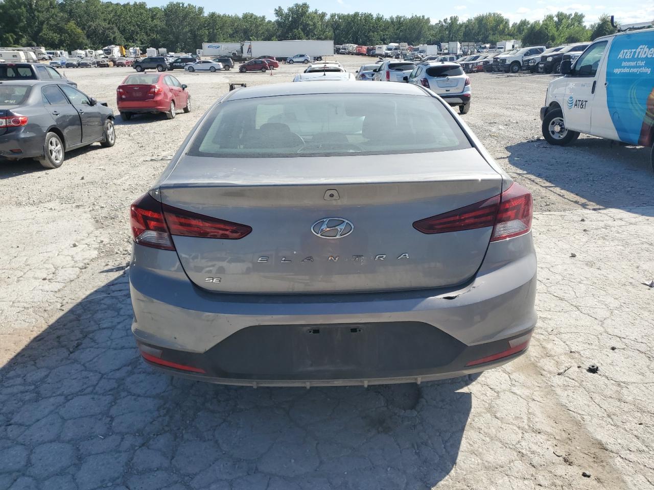 2020 Hyundai Elantra Se - Фото 6