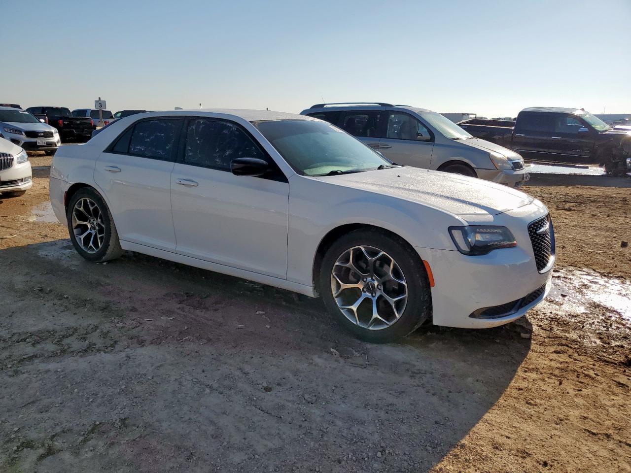 2018 Chrysler 300 Touring - Фото 4