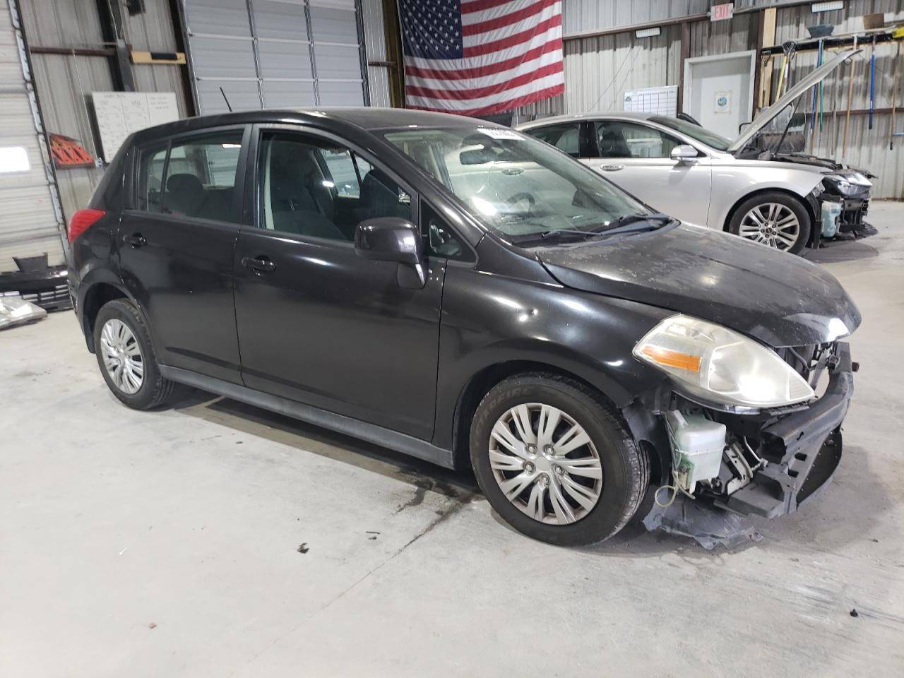 2010 Nissan Versa S - Фото 4