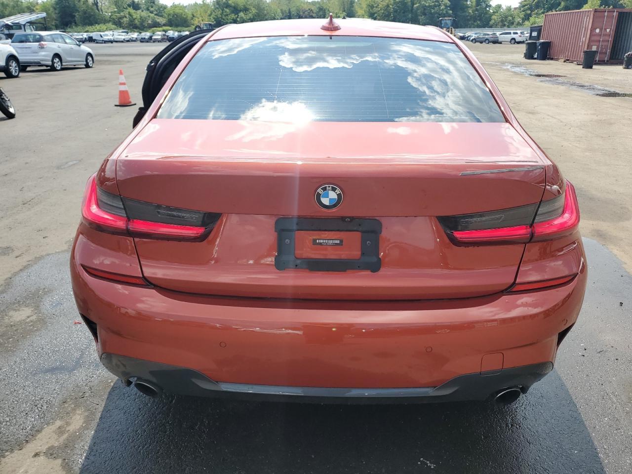 2021 BMW 330Xi - Фото 6
