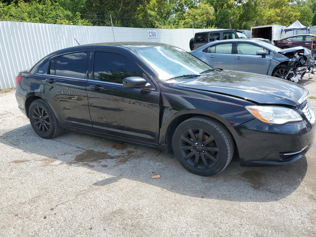 2013 Chrysler 200 Touring - Фото 4