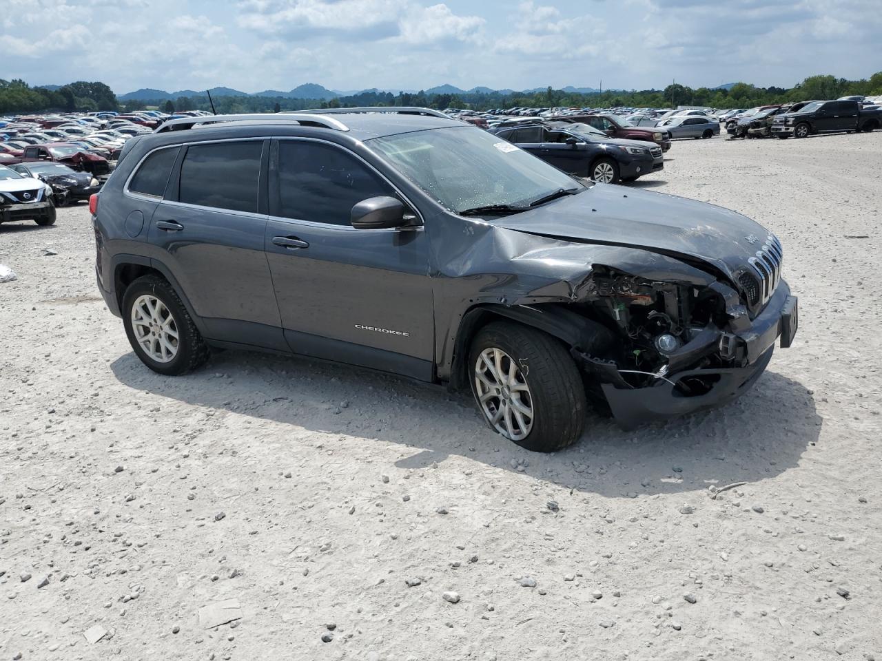 2016 Jeep Cherokee Latitude - Image 4