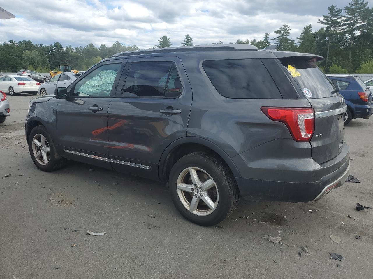 2017 Ford Explorer Xlt - Image 2