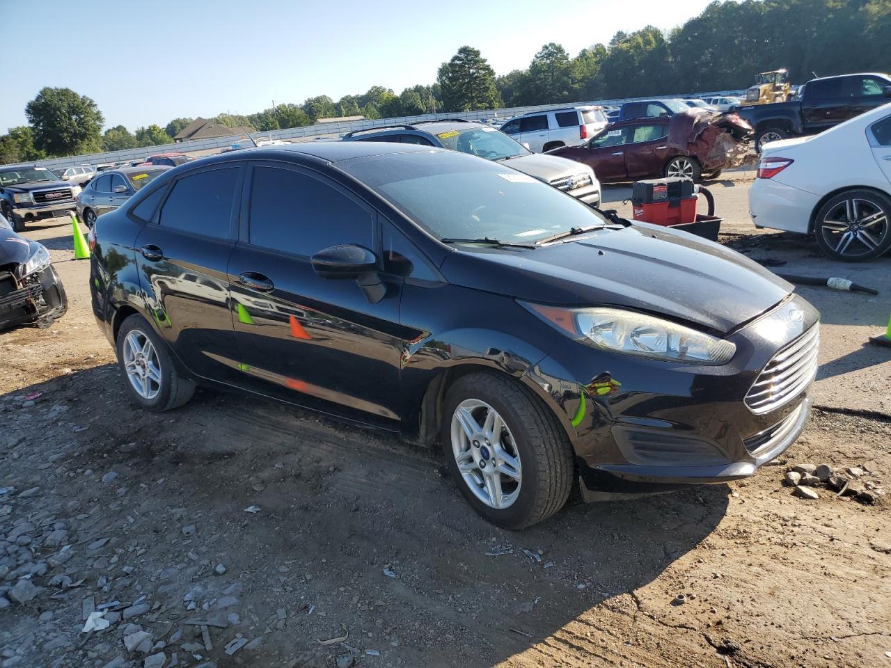 2018 Ford Fiesta Se - Фото 4
