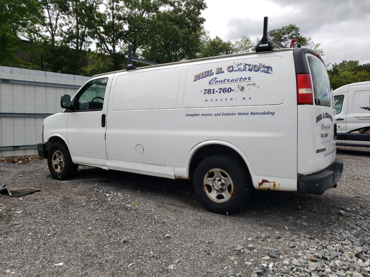 2005 Chevrolet Express G1500 - Image 2