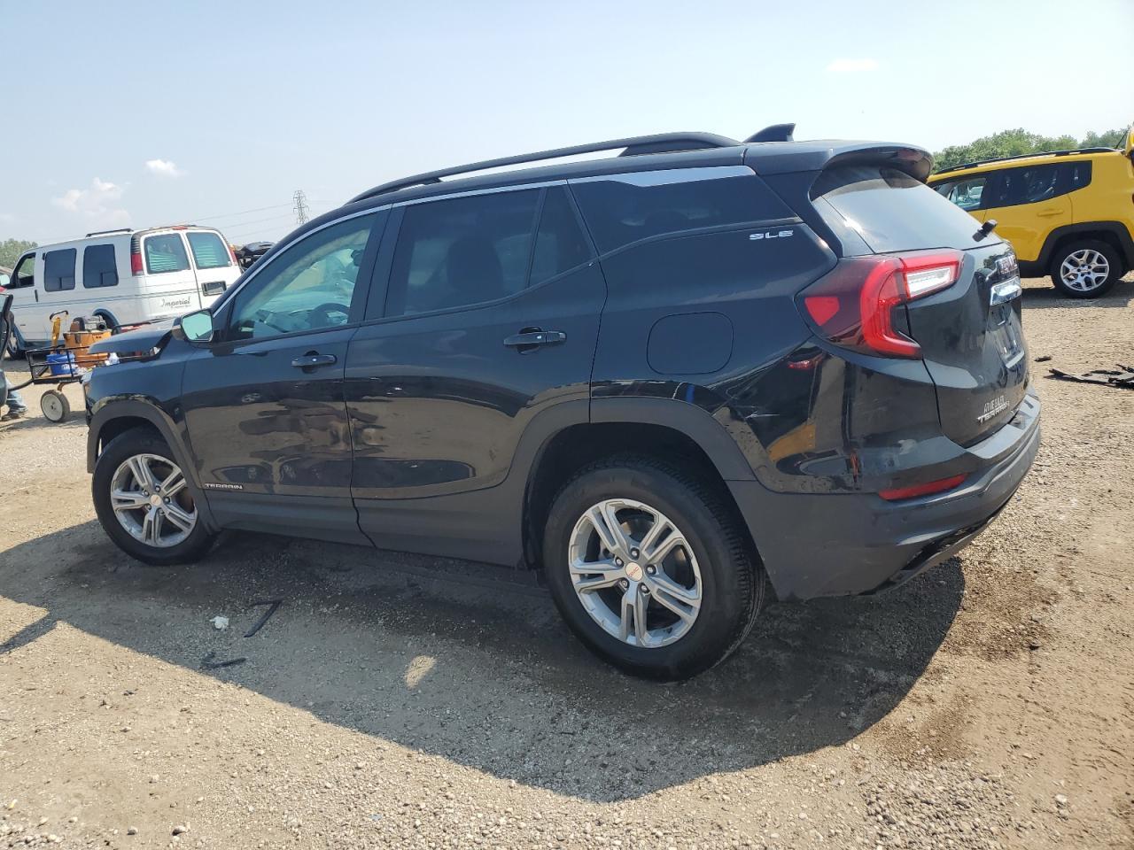 2024 GMC Terrain Sle - Image 2