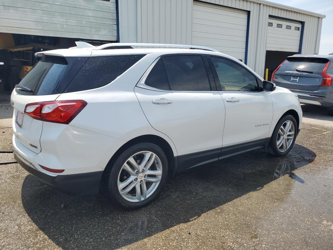 2018 Chevrolet Equinox Premier - Image 3