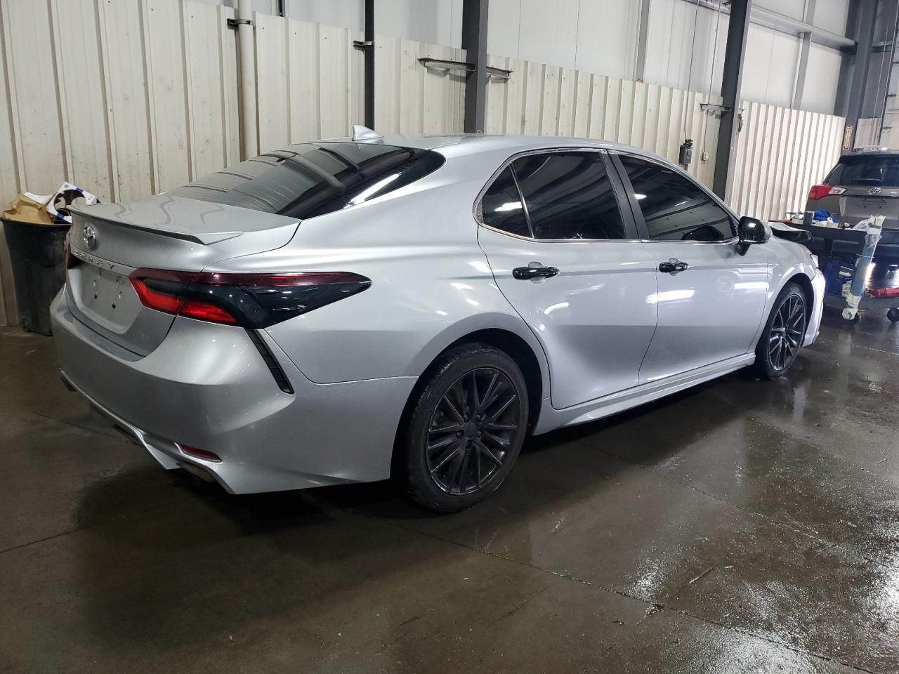 2022 Toyota Camry Se - Фото 3
