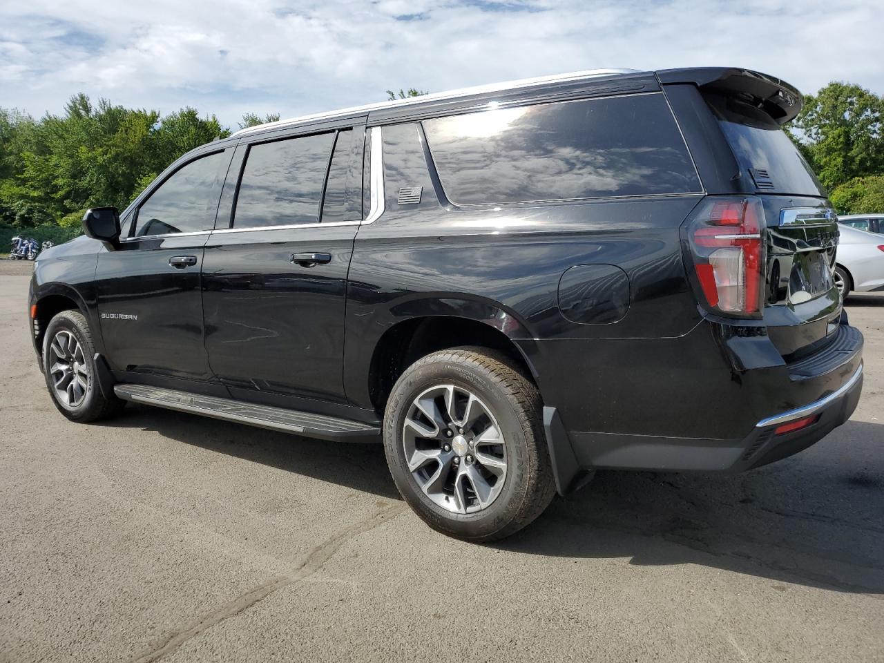 2021 Chevrolet Suburban K1500 Lt - Image 2