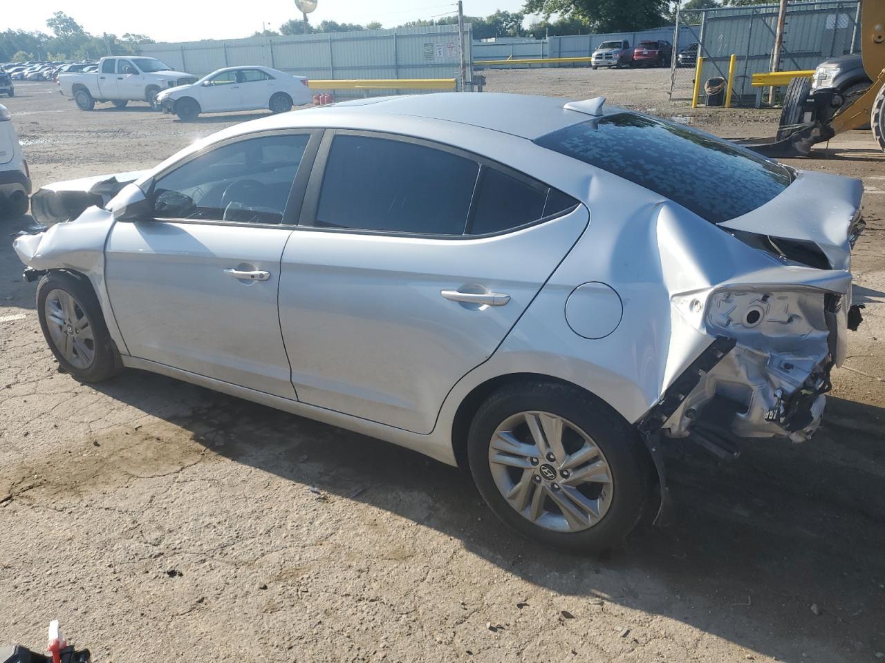 2019 Hyundai Elantra Sel - Фото 2