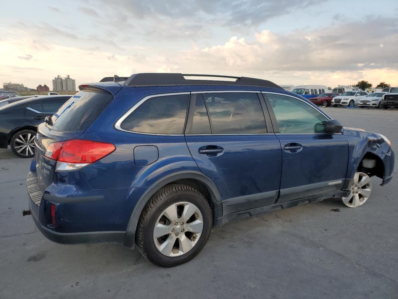 2011 Subaru Outback 3.6R Limited - Фото 3
