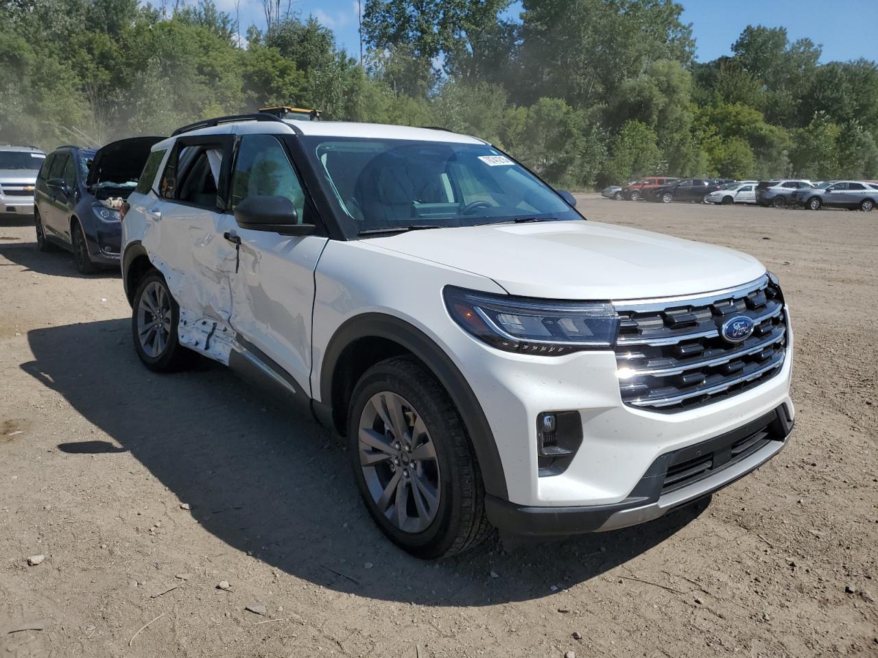 2025 Ford Explorer Active - Image 4