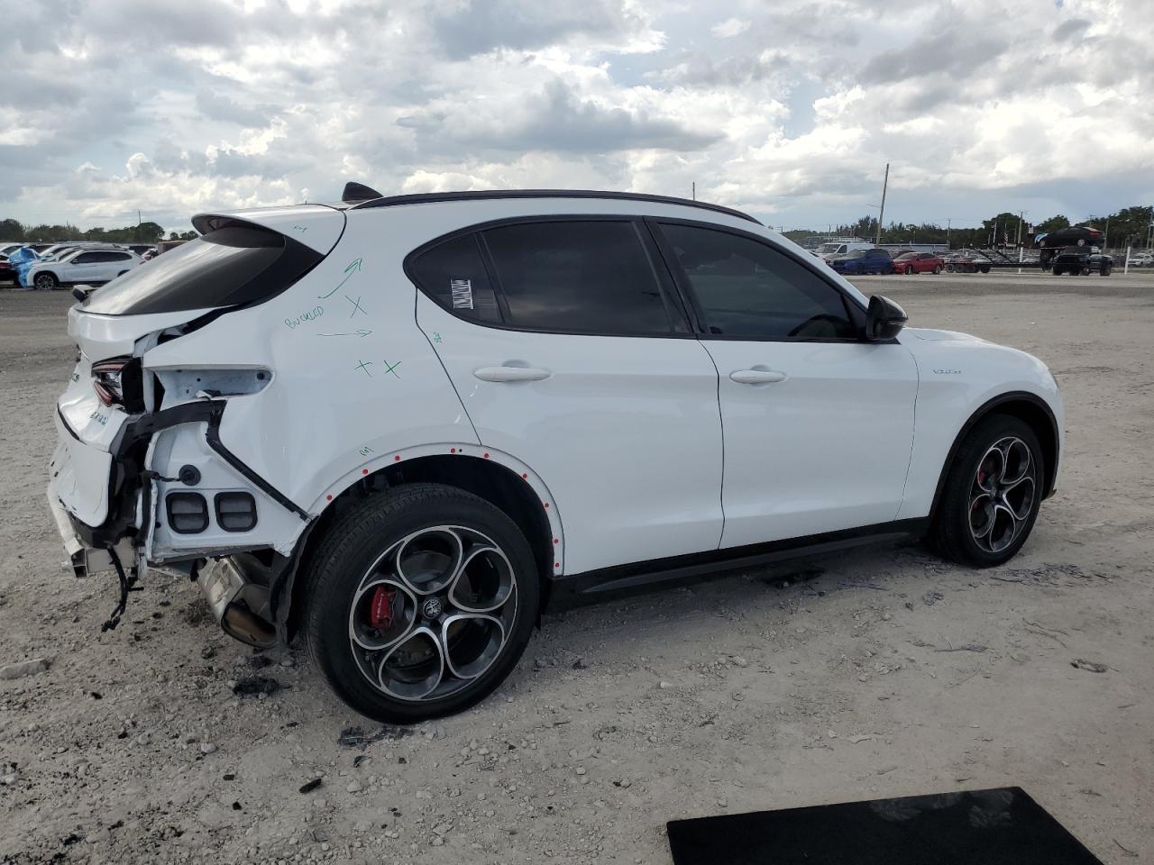 2024 Alfa Romeo Stelvio Ti - Фото 3