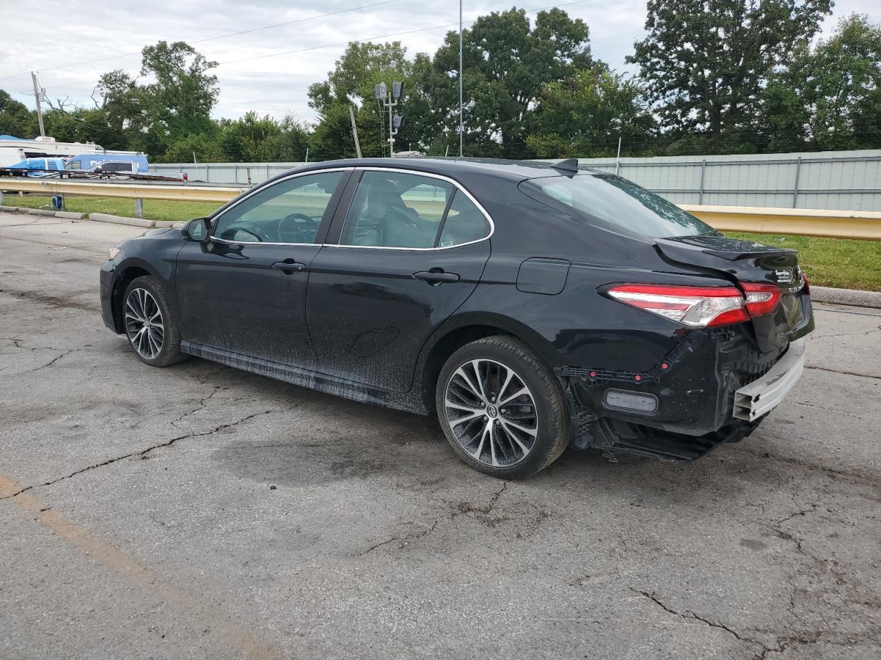 2020 Toyota Camry Se - Image 2