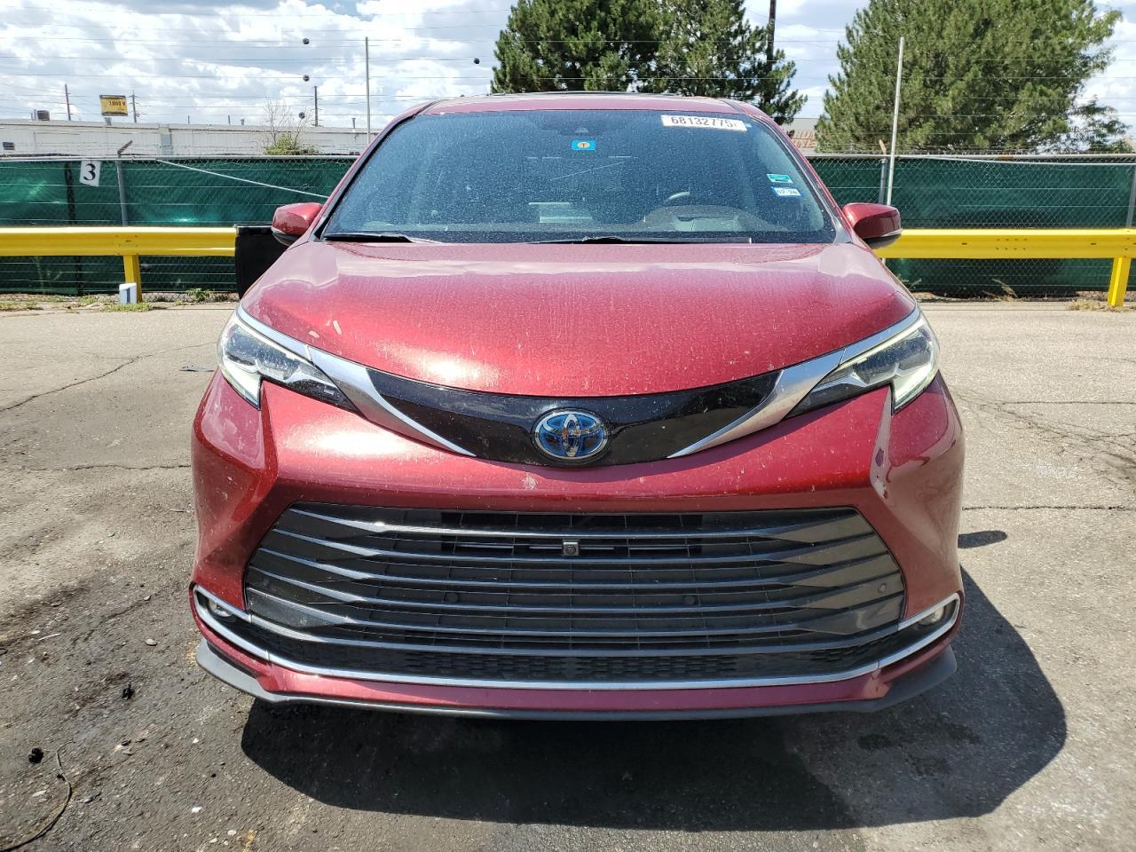 2022 Toyota Sienna Limited - Image 5