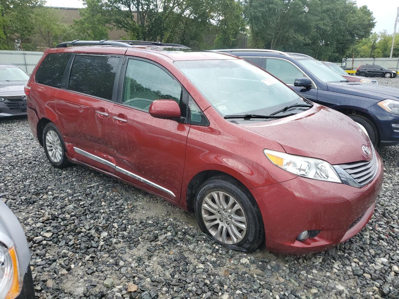 2016 Toyota Sienna Xle - Фото 4