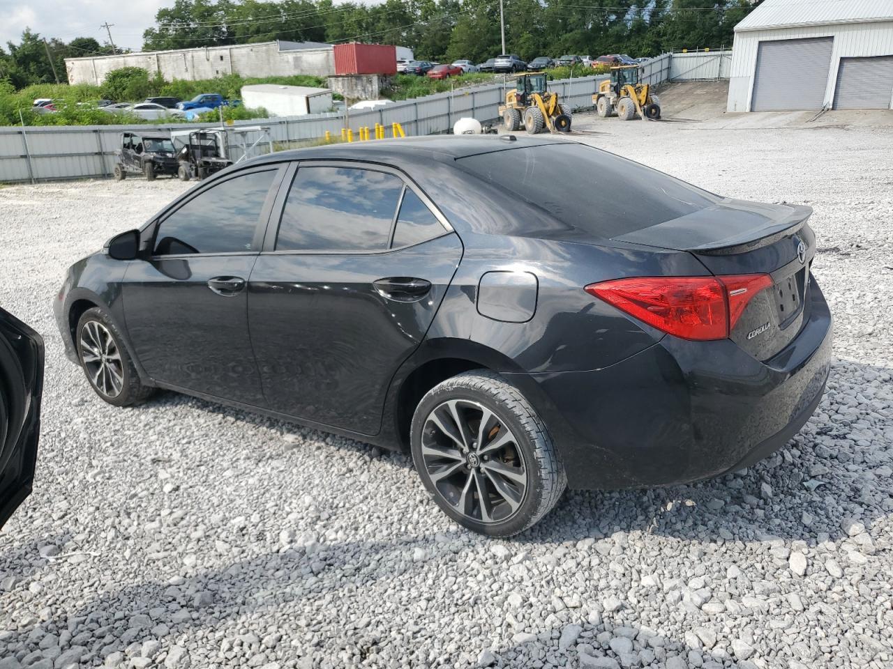 2017 Toyota Corolla L - Фото 2