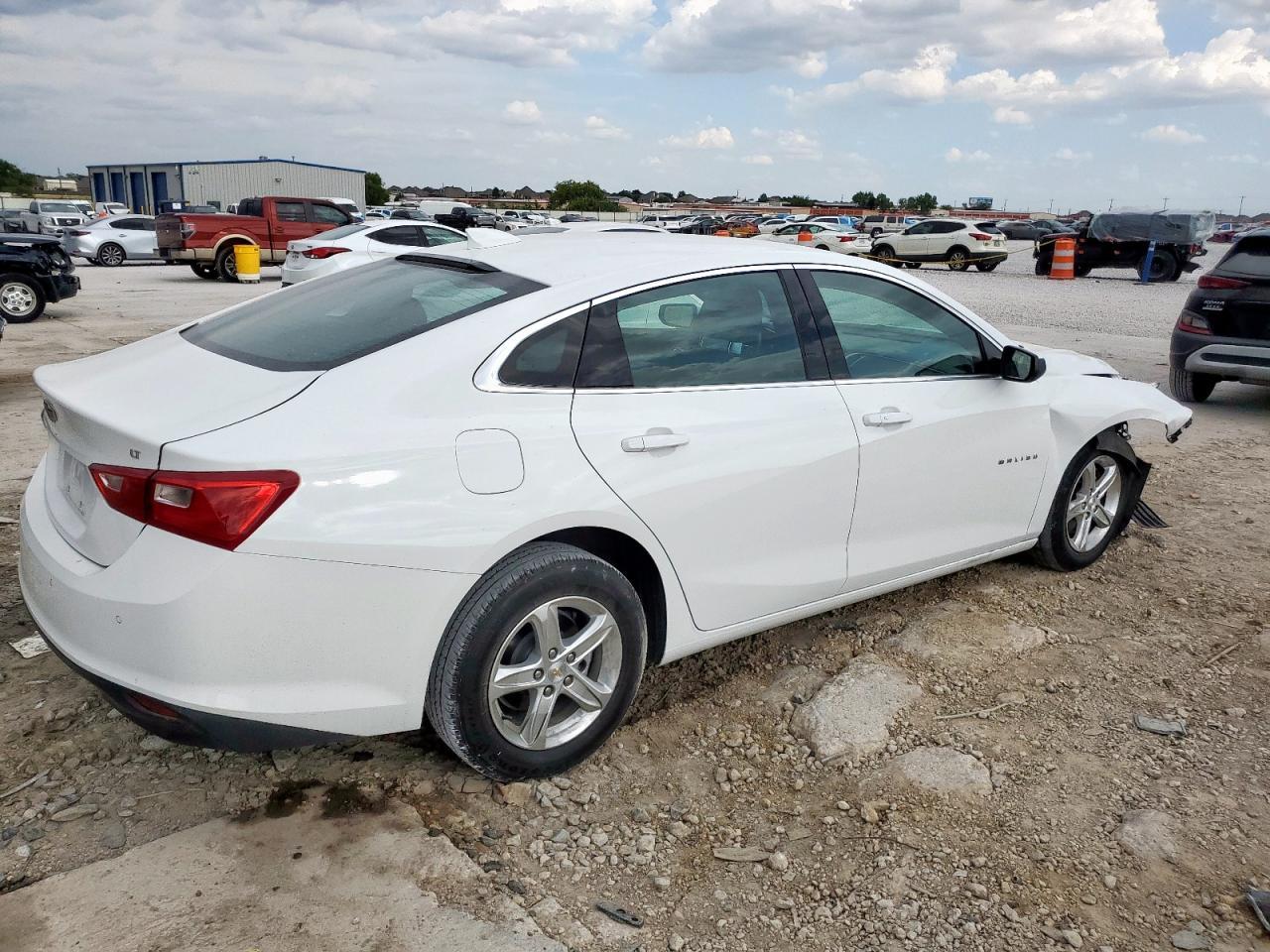2023 Chevrolet Malibu Lt - Фото 3