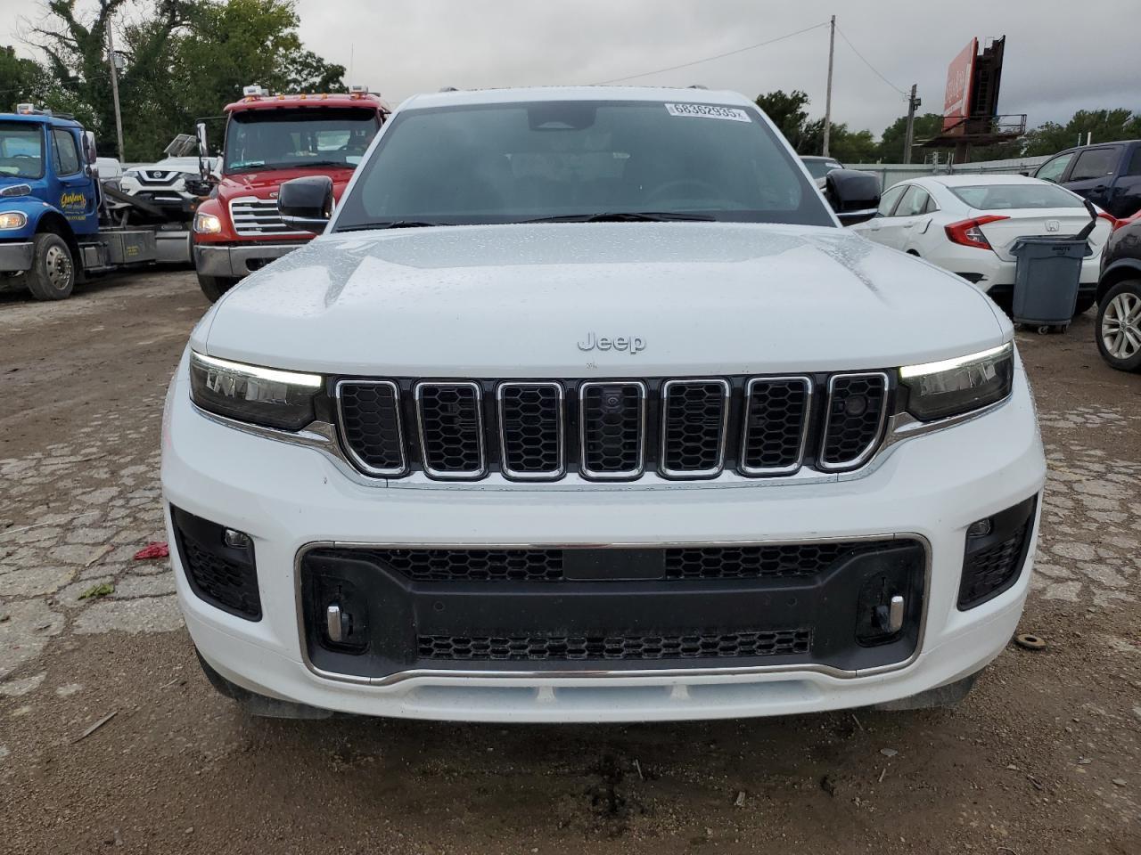 2025 Jeep Grand Cherokee L Overland - Image 5