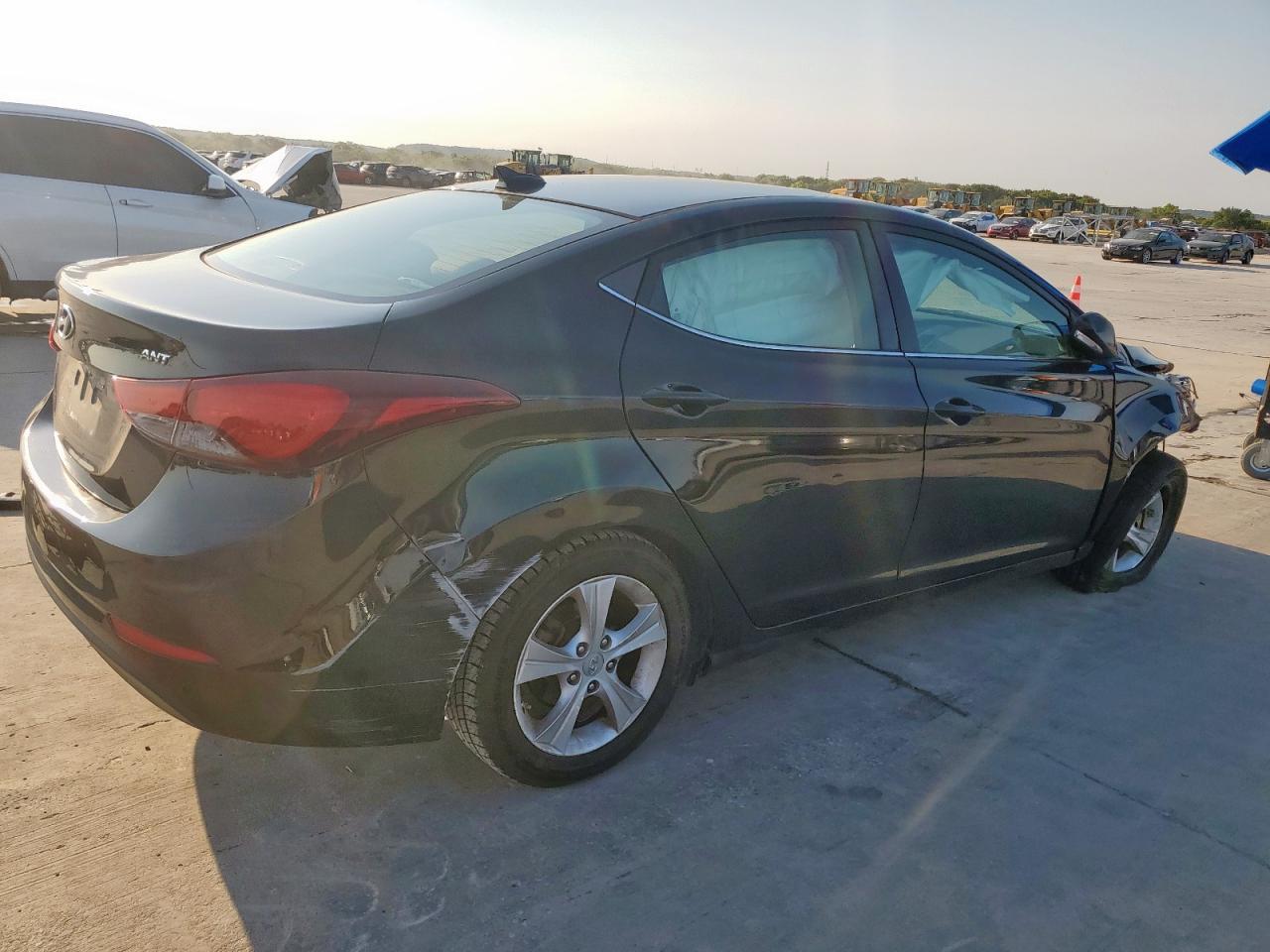 2016 Hyundai Elantra Se - Image 3